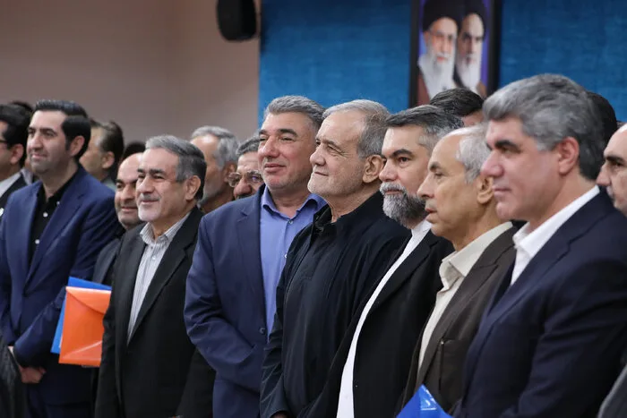 نگرش رئیسجمهور، استفاده از توان همه احزاب است/برخی هنوز رئیسجمهور را رقیب خود میدانند