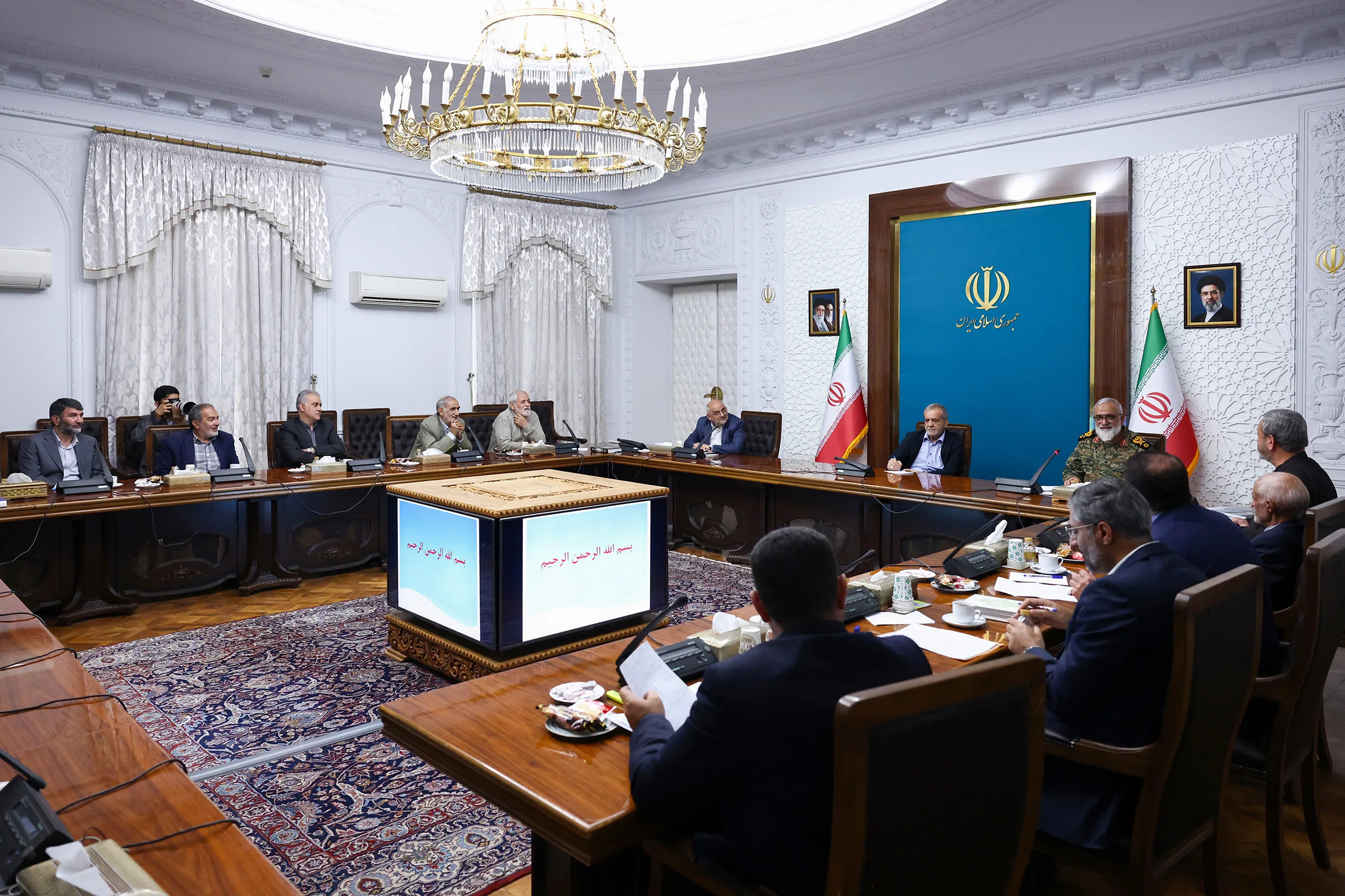 پزشکیان: امروز بیش از هر زمان دیگری به روحیه جهادی در مدیریت مسائل کشور نیازمندیم