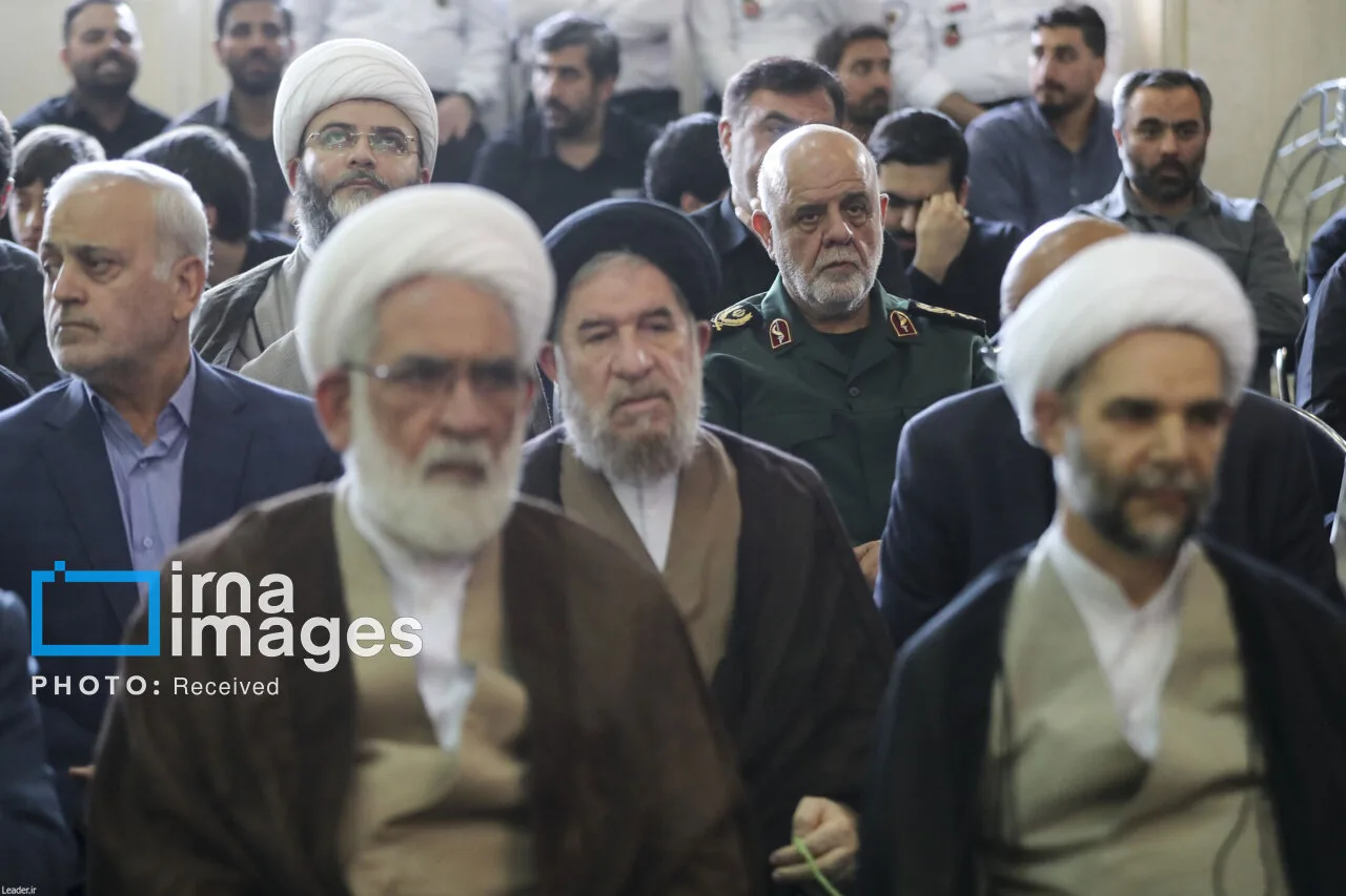 فرمانده و جانشین فرمانده نیروی قدس در مراسم چهلم رهبر شهید/ حضور سردار قاآنی با لباس شخصی/ عارف و محسن هاشمی هم آمدند+ تصاویر