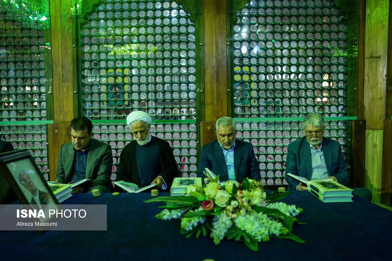 اعضای دولت چهاردهم در حرم امام خمینی/ فاتحه خوانی معاونان پزشکیان بر مراز آیت الله هاشمی رفسنجانی/ عراقچی همنشین سید حسن خمینی شد+ تصاویر