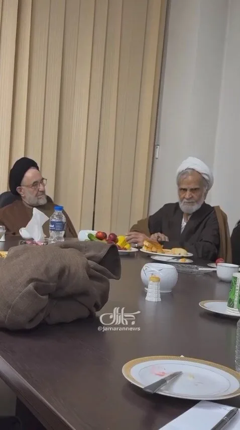 شعر حجتی کرمانی برای رهبر شهید انقلاب که با تشویق محمدخاتمی همراه شد/ وقتی موسوی خوئینیها به حجتی کرمانی گفت شما و آقای خامنهای لیلی و مجنون هستید