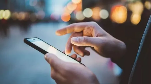 چگونه گوشی خود را بدون خاموش کردن خنک کنیم؟