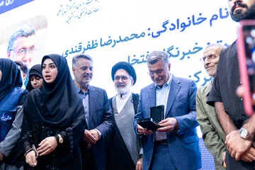 تقدیر از برگزیدگان در نشست هم‌اندیشی با وزیر بهداشت