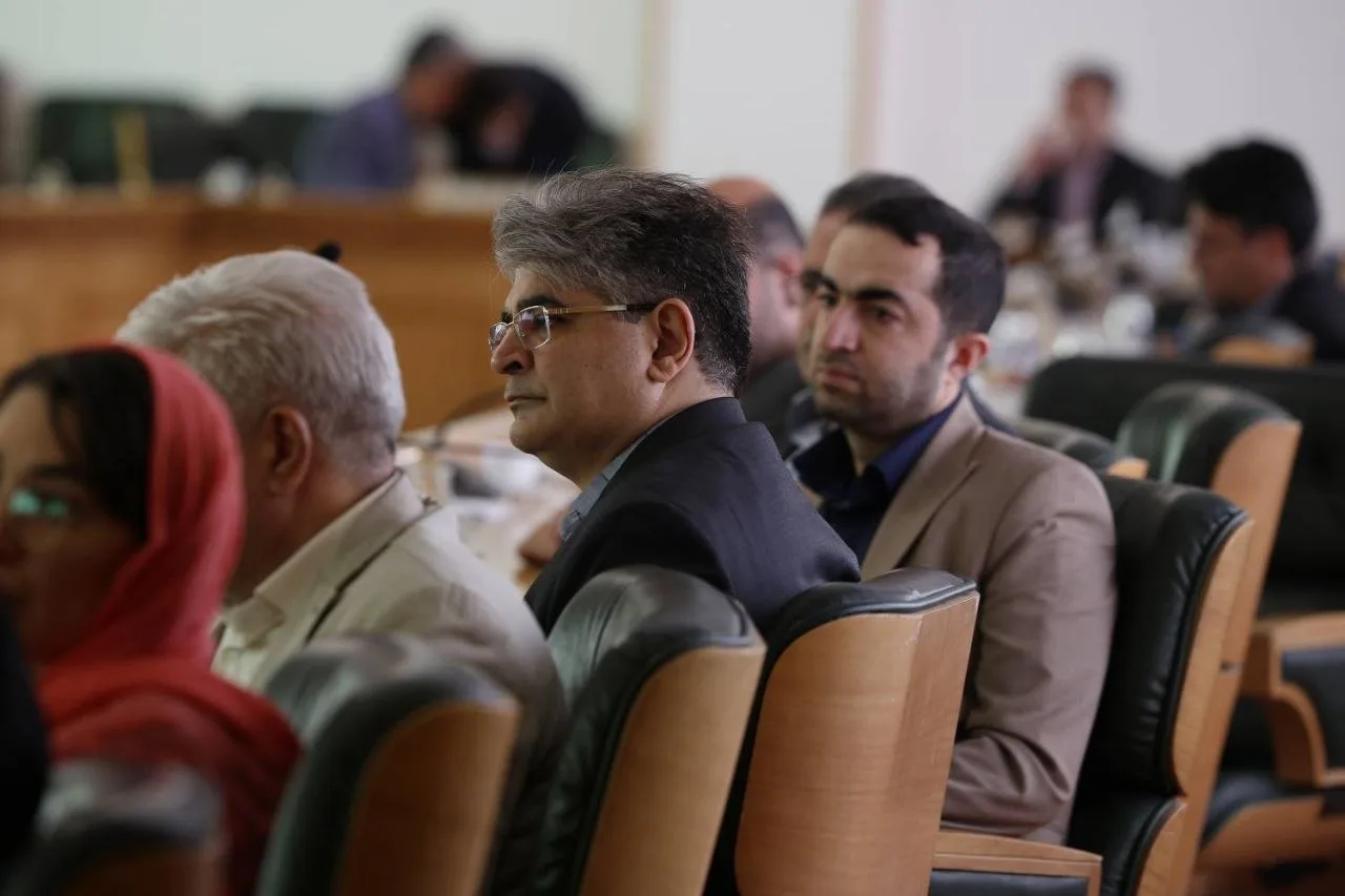 عارف: دشمن پس از شکست نظامی بهدنبال فروپاشی اجتماعی از مسیر فشار اقتصادی است