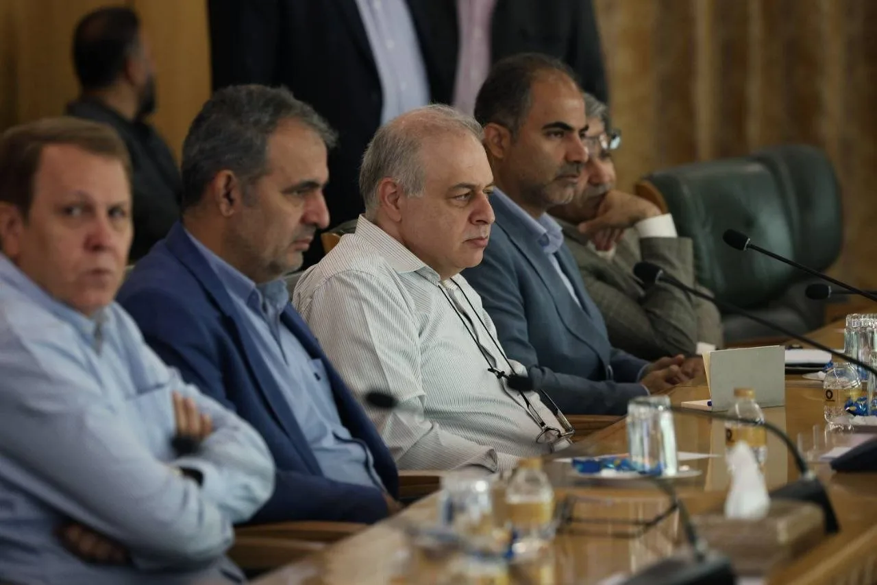 عارف: دشمن پس از شکست نظامی بهدنبال فروپاشی اجتماعی از مسیر فشار اقتصادی است