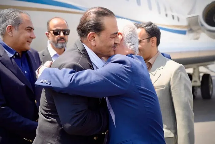 ورود فرمانده ارتش و وزیر کشور پاکستان به تهران