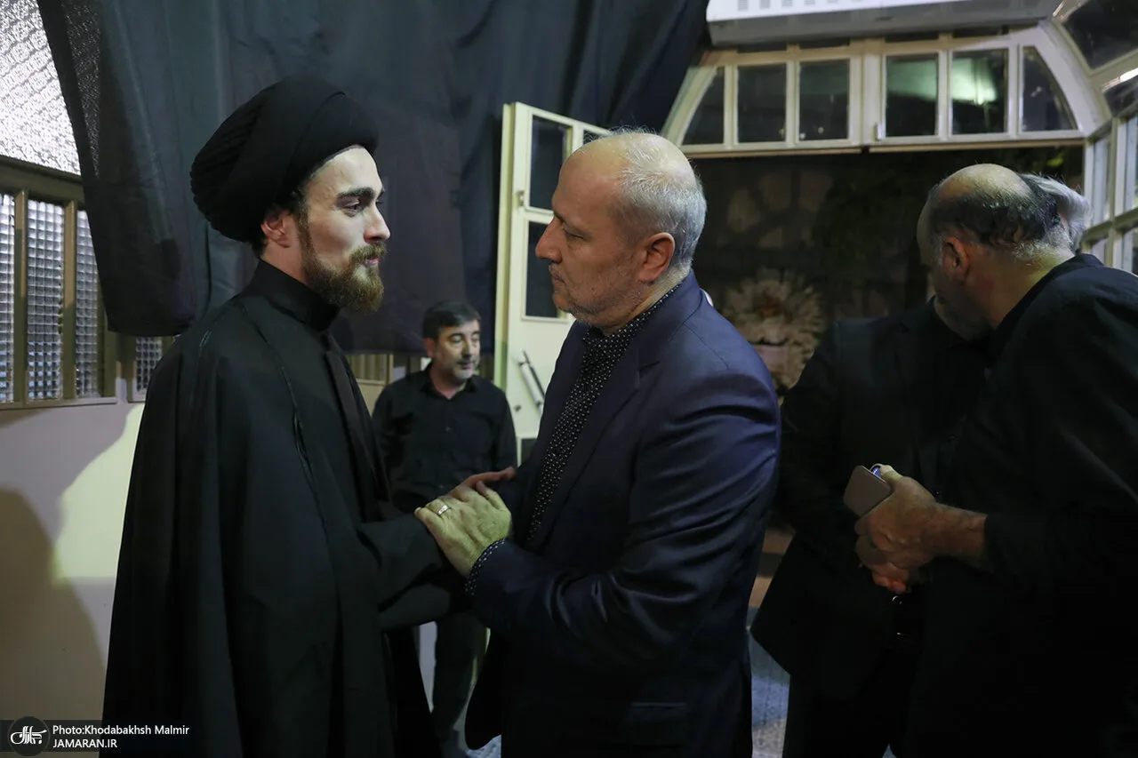 فرزند سید حسن خمینی در مراسم ختم مادربزرگش/ معاون پزشکیان هم آمد/ محسن هاشمی هم بود+ تصاویر