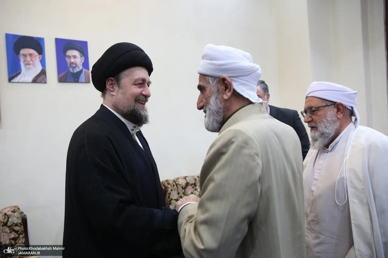 خوش و بش مهمانان خارجی با سیدحسن خمینی در مراسم چهلمین کنفرانس وحدت اسلامی + تصاویر