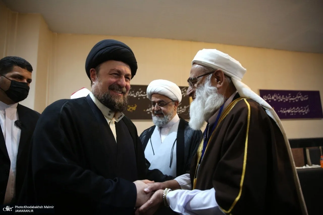 خوش و بش مهمانان خارجی با سیدحسن خمینی در مراسم چهلمین کنفرانس وحدت اسلامی + تصاویر