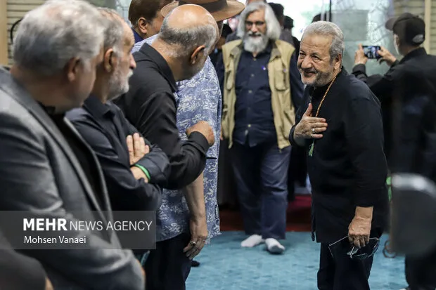 مراسم یادبود مرحوم «اکبر عبدی» در مسجد بلال