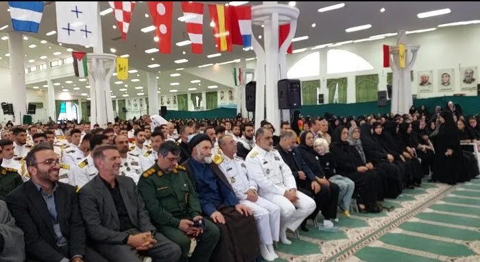 دریادار ایرانی: دشمن بداند فرزندان ایران اجازه نمی‌دهند قدمی از قدم بردارد