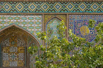 آثار تاریخی و معماری در حال تخریب؛ مسجد «حاج رجبعلی».