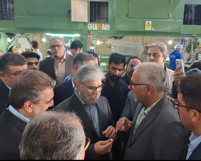 واحد تولید چسب و محصولات شیمیایی در سمنان با حضور وزیر علوم به بهرهبرداری رسید
