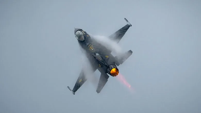 صندلی کابین F-16