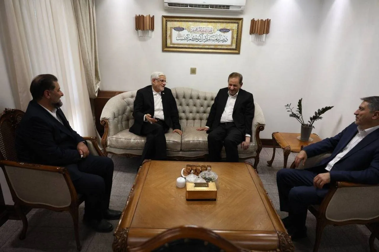 دیدار عارف با معاونان اول دولتهای گذشته به مناسبت هفته دولت