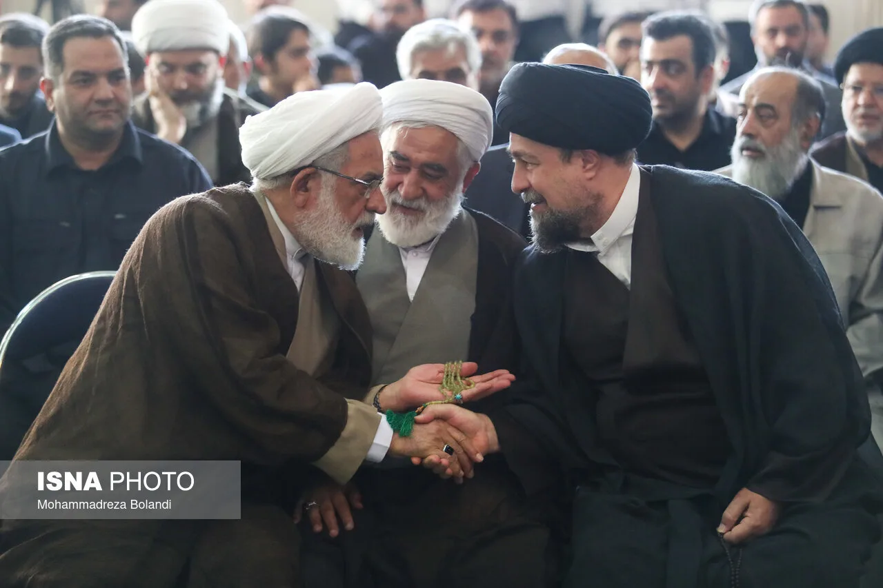 حضور سران قوا در مراسم چهلم رهبر شهید انقلاب/ هم نشینی قالیباف و دایی فرزندان رهبر شهید+ تصاویر