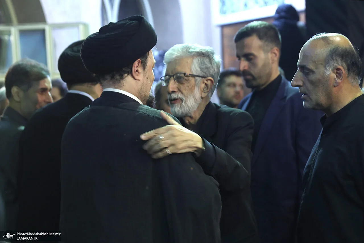 سید حسن خمینی در آغوش حدادعادل/ گپ و گفت ناطق نوری و حدادعادل شکار عکاسان شد/ نقویان هم بود+ تصاویر