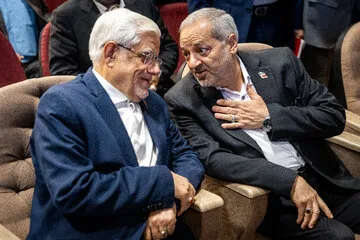 محمدرضا عارف، معاون اول رئیس‌جمهور و علیرضا کاظمی، وزیر آموزش و پرورش در اختتامیه سی‌ونهمین اجلاس روسای آموزش و پرورش