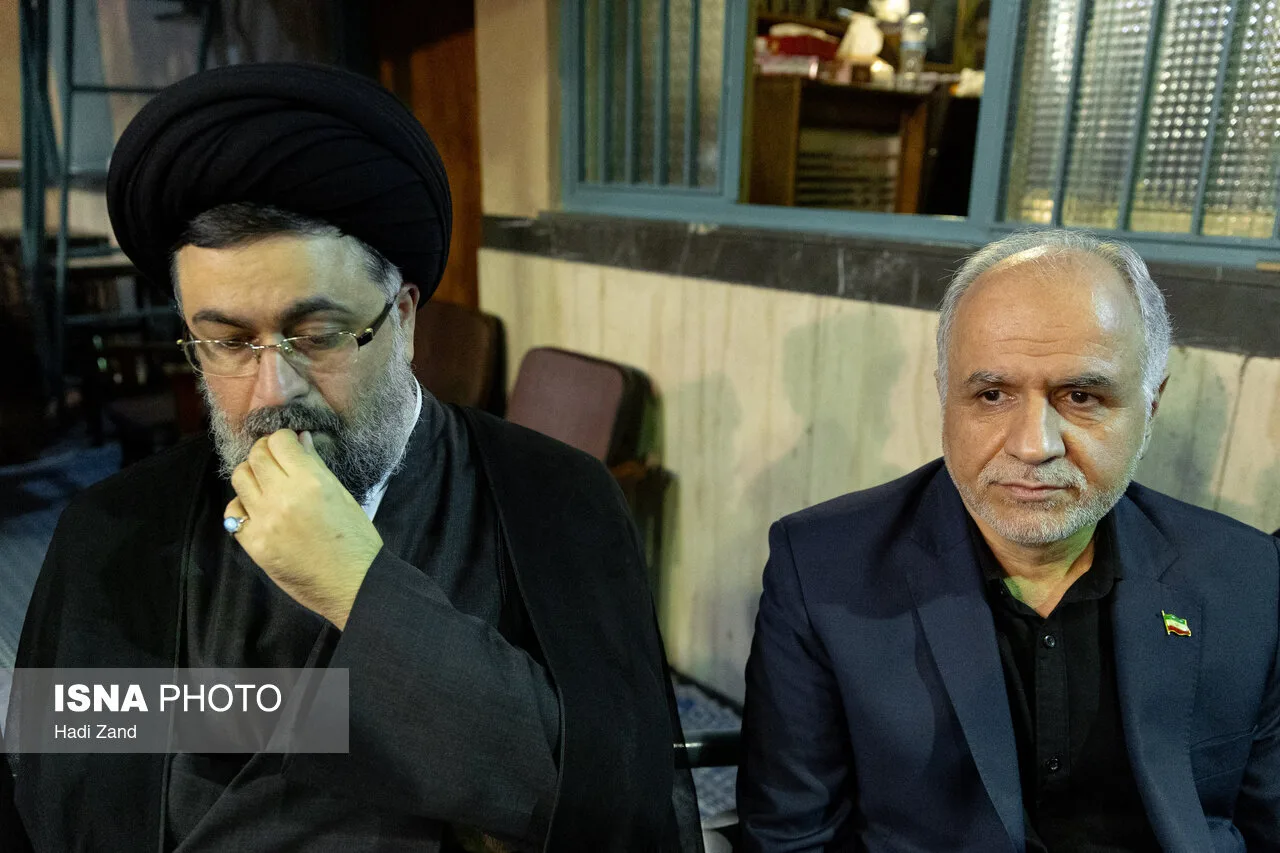 تصویری از حسن روحانی در کنار سید حسن خمینی/ خاتمی، کروبی و موسوی خوئینیها در یک قاب/ وزیر دادگستری هم بود+ عکس