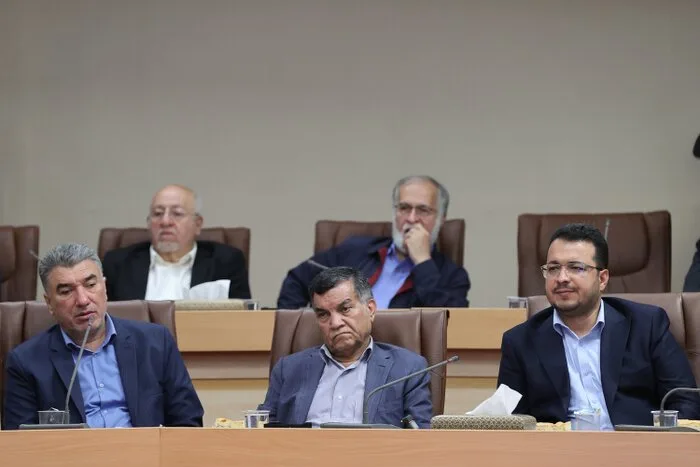 نشست رئیس جمهور با احزاب، اقدام سیاسی در راستای تقویت «وفاق ملی» بود