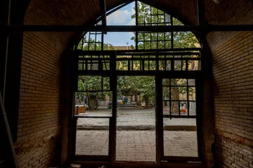 معماری در حال ایستادگی؛ مسجد «حاج رجبعلی».