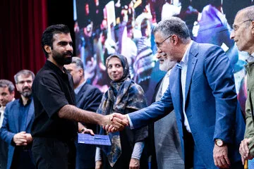 تقدیر از برگزیدگان توسط وزیر بهداشت در نشست هم‌اندیشی