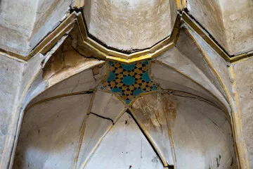 معماری در حال انقراض؛ مسجد «حاج رجبعلی».