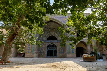 معماری در حال مبارزه؛ مسجد «حاج رجبعلی».