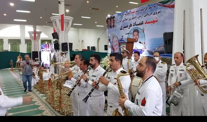 دریادار ایرانی: دشمن بداند فرزندان ایران اجازه نمی‌دهند قدمی از قدم بردارد
