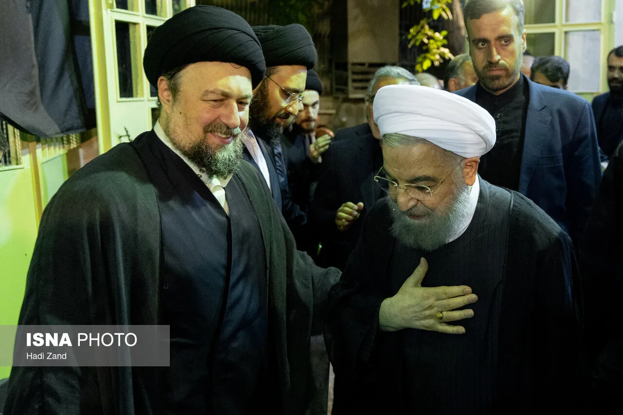 تصویری از حسن روحانی در کنار سید حسن خمینی/ خاتمی، کروبی و موسوی خوئینیها در یک قاب/ وزیر دادگستری هم بود+ عکس
