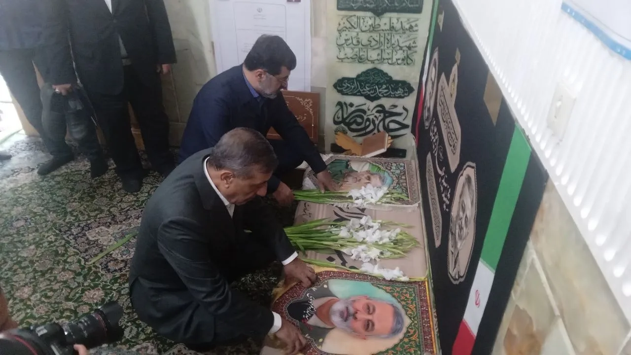 تشرف معاون اجرایی رئیسجمهور به حرم حضرت معصومه(س)