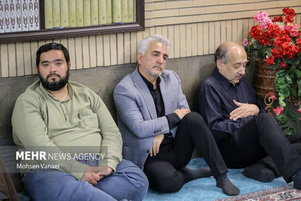 مراسم یادبود مرحوم «اکبر عبدی» در مسجد بلال