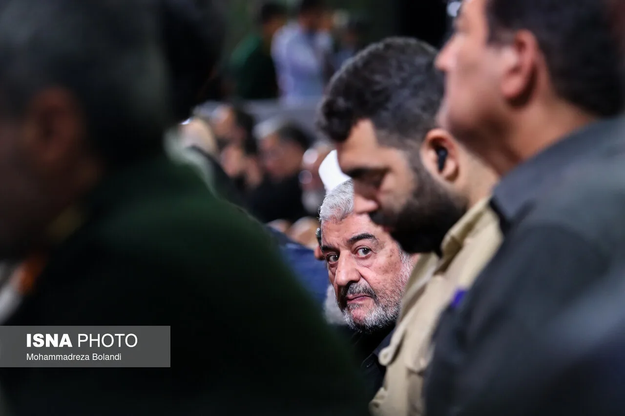 گفتگوی فرمانده قرارگاه ثارالله تهران با حجج الاسلام سید مسعود و سید مصطفی خامنه ای/ گلپایگانی و داماد رهبر شهید هم بودند+ تصاویر