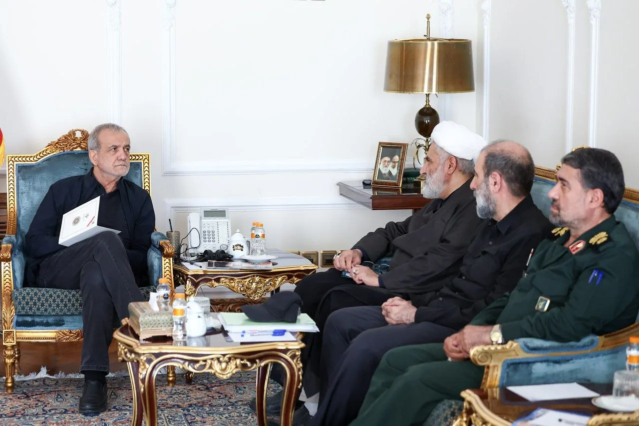 دیدار پزشکیان و حسین طائب+ عکس