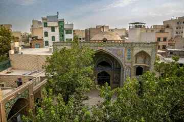 مسجد فاجاری «حاج رجبعلی» در گذر قدیمی درخونگاه و در محله سنگلج قرار دارد. این بنای تاریخی که در زمان ساخت و سال‌های بعد، مجموعه‌ای شامل مسجد، مدرسه و تکیه بود، توسط "رجبعلی" کدخدای گذر درخونگاه در سال 1215 قمری بنا شده است.