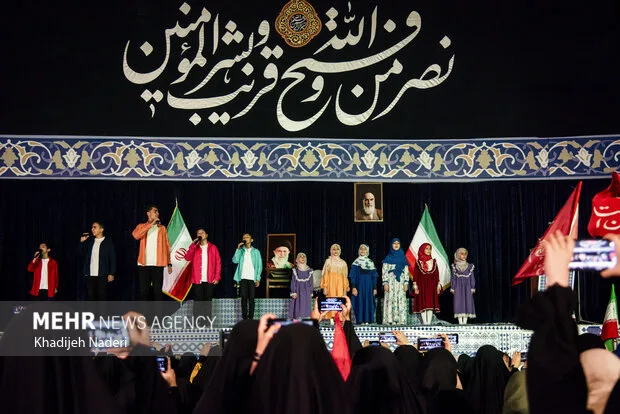 مراسم گرامیداشت رهبر شهید و تبیین شخصیت رهبر معظم انقلاب در اصفهان