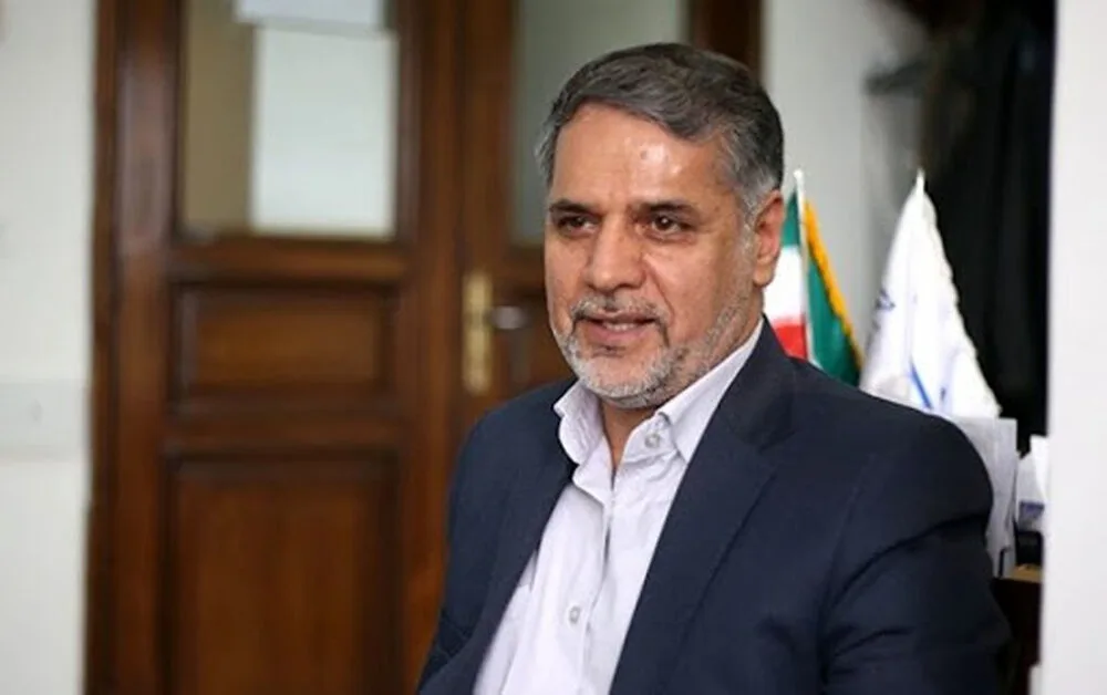 نماینده سابق مجلس: ما هیچگاه میز مذاکرات را ترک یا رد نکردهایم/ دولت میداند چه کسانی در این مملکت سوخت قاچاق میکنند، اما جرئت برخورد را ندارد؟