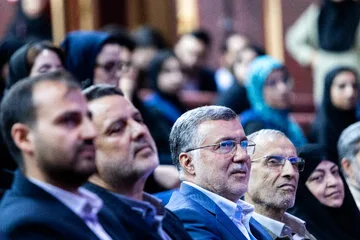 هادی خانیکی و وزیر بهداشت، محمدرضا ظفرقندی، در نشست هم‌اندیشی دانشجویان فعال رسانه‌ای