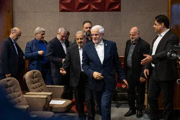 محمدرضا عارف، معاون اول رئیس‌جمهور و علیرضا کاظمی، وزیر آموزش و پرورش در اختتامیه سی‌ونهمین اجلاس روسای آموزش و پرورش