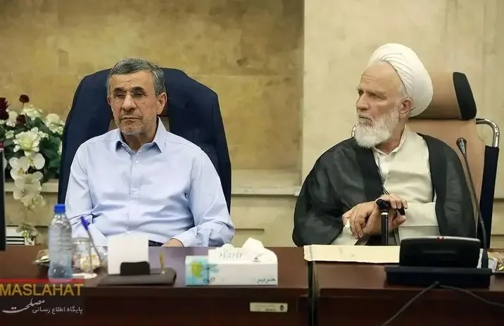 جدیدترین تصویر از احمدینژاد در یک جلسه رسمی پس از گزارشهای جنجالی رسانهها