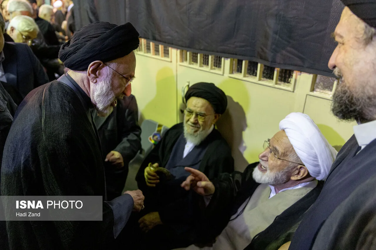 تصویری از حسن روحانی در کنار سید حسن خمینی/ خاتمی، کروبی و موسوی خوئینیها در یک قاب/ وزیر دادگستری هم بود+ عکس