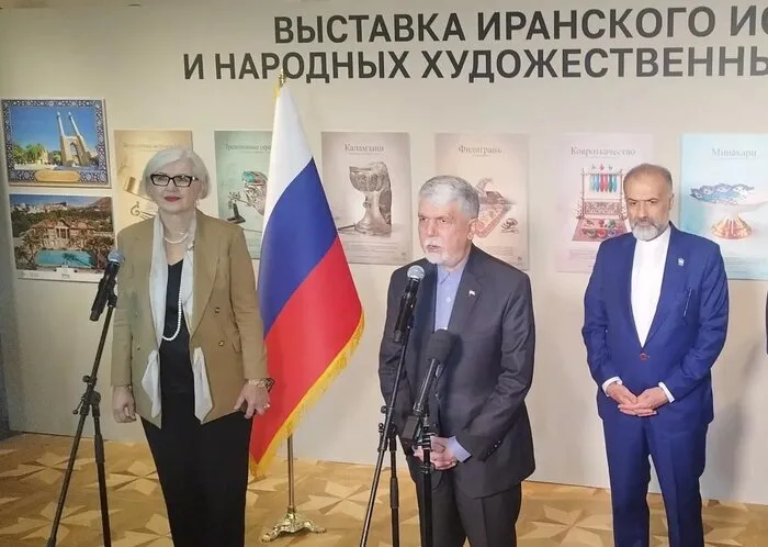 گشایش نمایشگاه هنر ایران در مسکو؛‌ تأکید وزیر ارشاد بر ضرورت چندجانبه‌گرایی فرهنگی