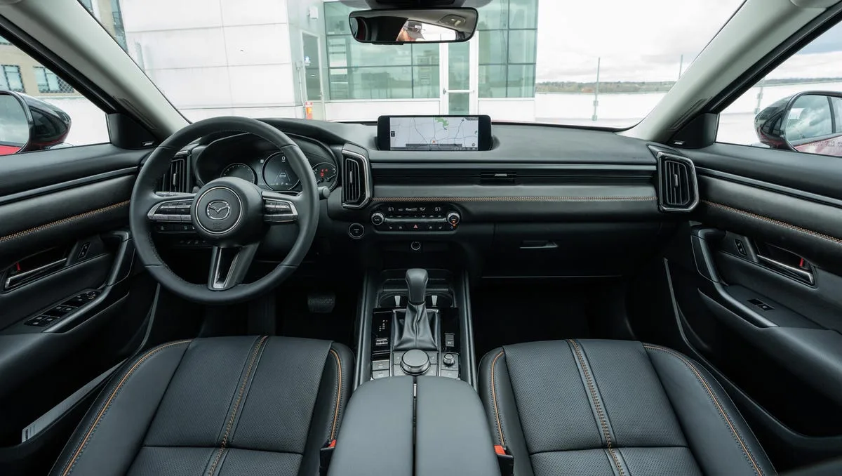 نمای کابین مزدا CX-50