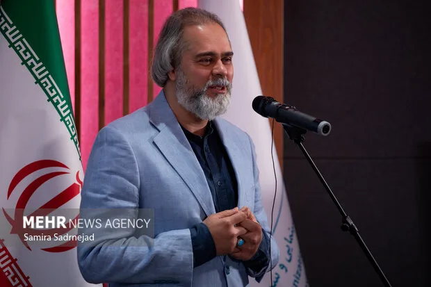 مراسم اهدای نشان درجه یک هنری به علیرضا داوودنژاد
