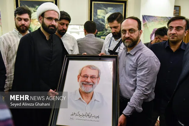 دیدار اصحاب رسانه با خانواده شهید لاریجانی