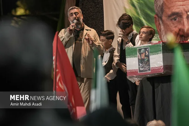 مراسم وداع با پیکر مطهر سردار شهید «حسین ظریفی» در اجتماعات شبانه مشهد