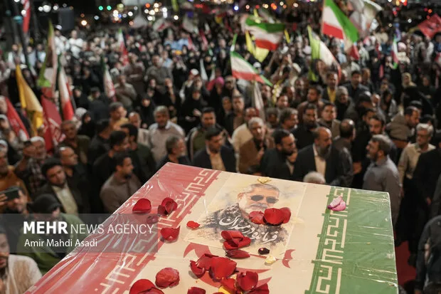 مراسم وداع با پیکر مطهر سردار شهید «حسین ظریفی» در اجتماعات شبانه مشهد