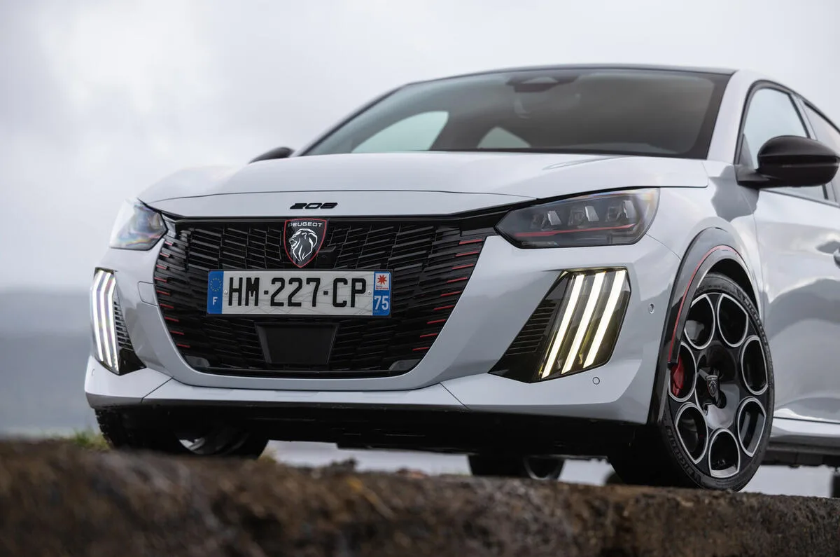 پژو e-208 GTi