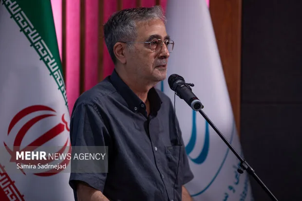 مراسم اهدای نشان درجه یک هنری به علیرضا داوودنژاد