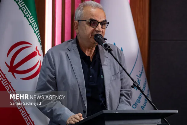 مراسم اهدای نشان درجه یک هنری به علیرضا داوودنژاد